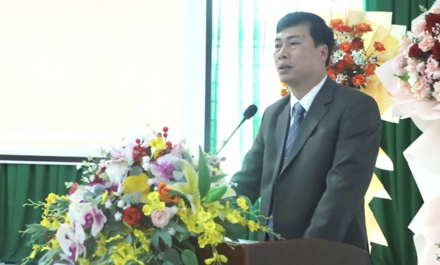 Tân Giám đốc Sở Văn hóa, Thể thao và du lịch tỉnh Đắk Lắk Trần Hồng Tiến, phát biểu tại buổi lễ. Tân Giám đốc Sở Văn hóa, Thể thao và du lịch tỉnh Đắk Lắk Trần Hồng Tiến, phát biểu tại buổi lễ.