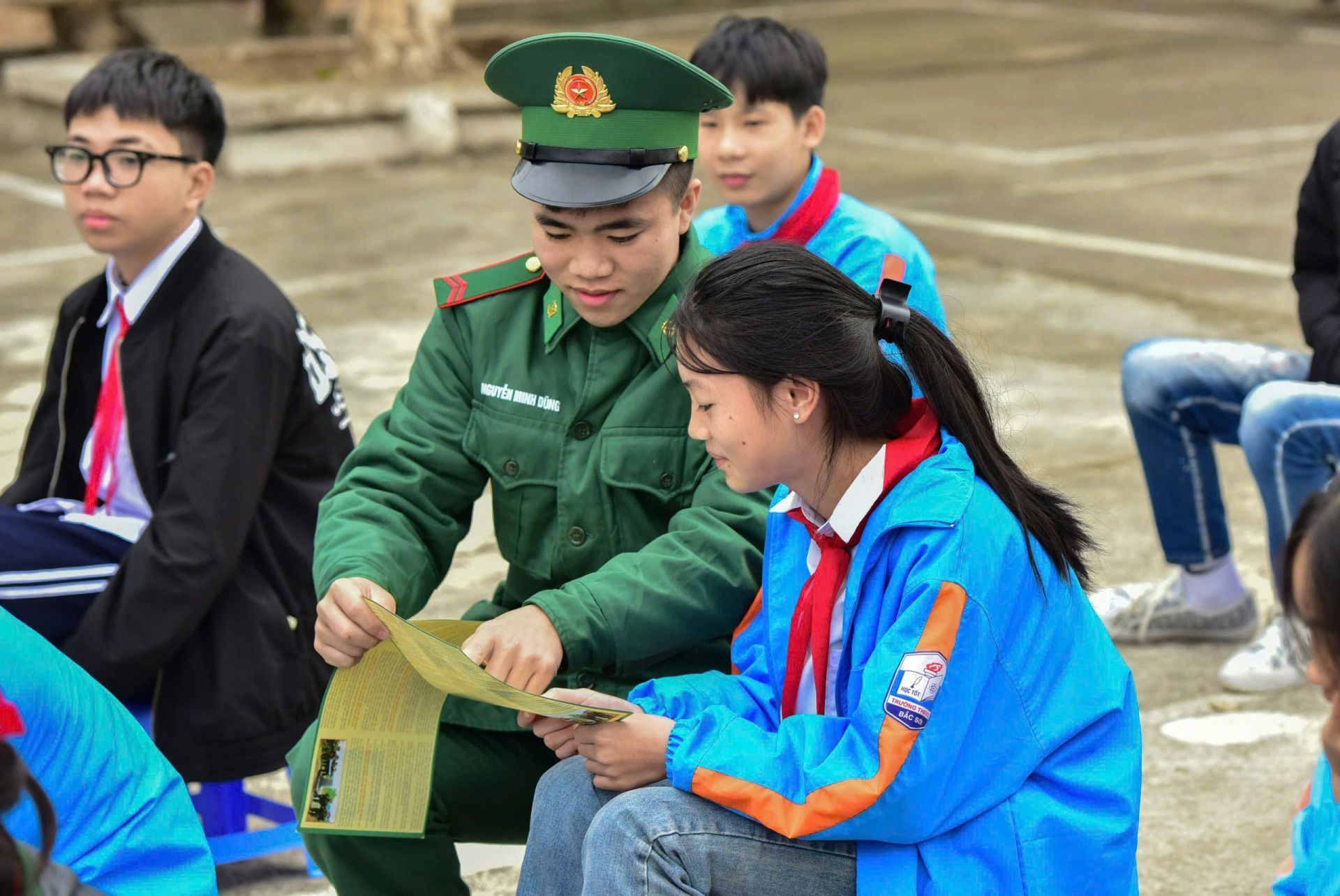 : Cán bộ, chiến sĩ Đồn Biên phòng Bắc Sơn phối hợp tuyên truyền phổ biến pháp luật trong trường học trên địa bàn