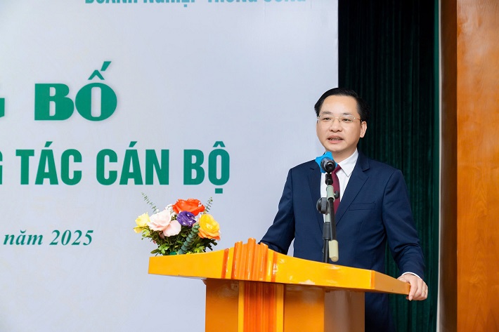 Tân Phó Bí thư Đảng ủy, Thành viên HĐTV, Tổng giám đốc Vinachem Nguyễn Hữu Tú phát biểu tại buổi lễ