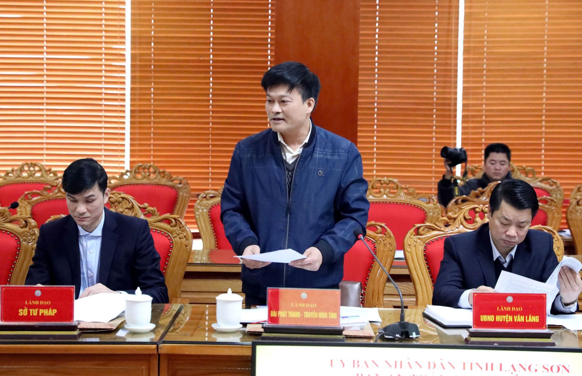 Các đại biểu thảo luận, đề xuất các giải pháp nâng cao hiệu quả công tác bảo đảm trật tự an toàn giao thông trong thời gian tới