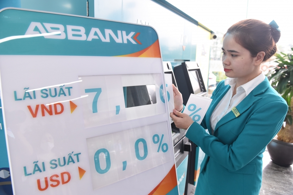 Ngân hàng TMCP An Bình (ABBank) lần thứ 2 trong tháng điều chỉnh lãi suất huy động theo hướng vừa tăng vừa giảm các kỳ hạn khác nhau. (Ảnh minh họa) Ngân hàng TMCP An Bình (ABBank) lần thứ 2 trong tháng điều chỉnh lãi suất huy động theo hướng vừa tăng vừa giảm các kỳ hạn khác nhau. (Ảnh minh họa)
