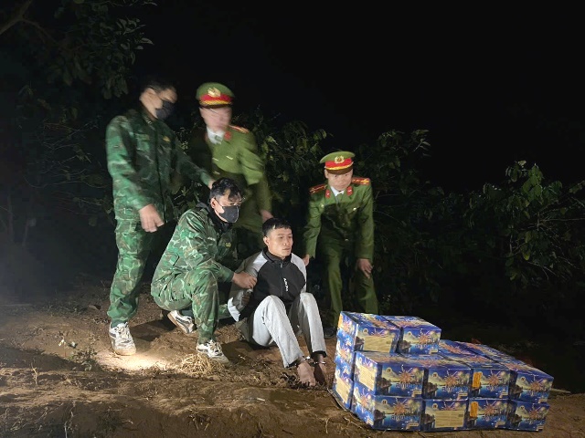 Bộ đội Biên phòng Quảng Trị bắt giữ vụ vận chuyển pháo trái phép