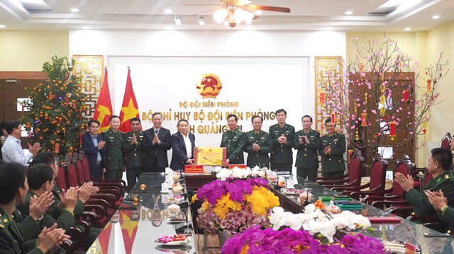 Lãnh đạo tỉnh Quảng Trị thăm, tặng quà, chúc Tết Bộ đội Biên phòng tỉnh