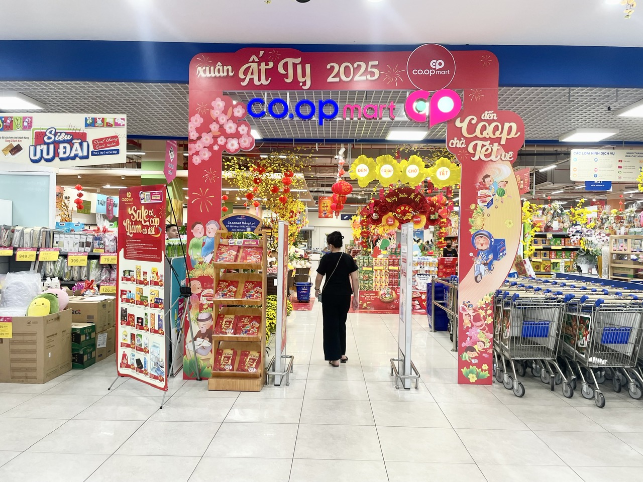 TP. HCM: Thị trường hàng hóa sôi động, nhiều ưu đãi những ngày cận Tết Ất Tỵ 2025