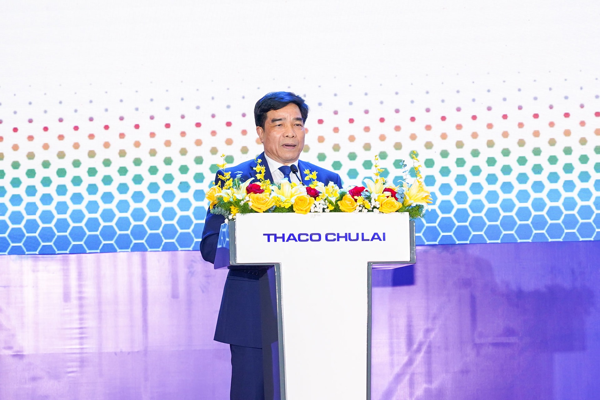 Ông Lê Văn Dũng - Chủ tịch UBND tỉnh Quảng Nam phát biểu tại Hội nghị