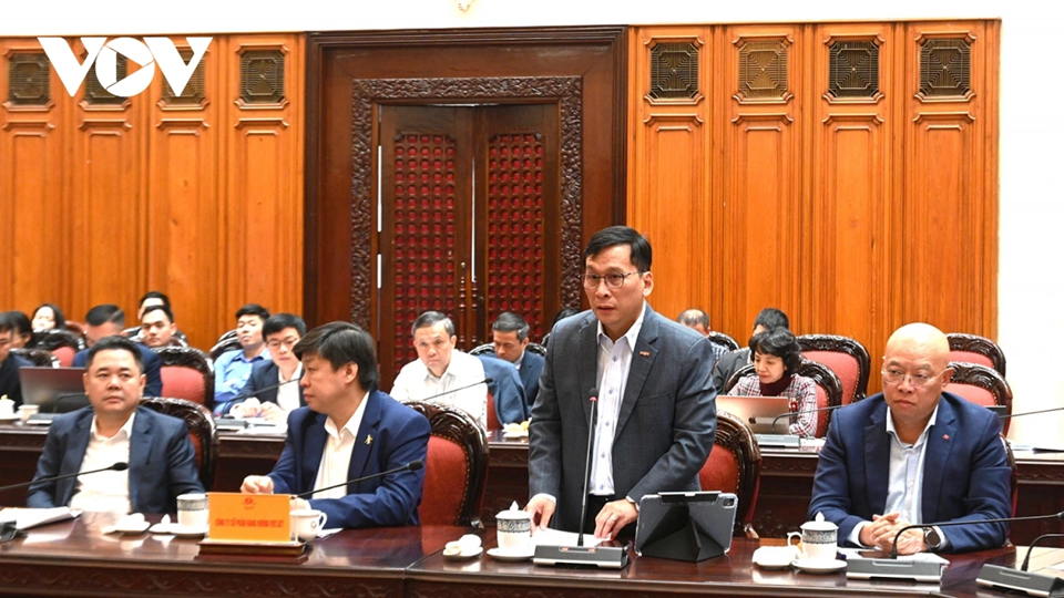 Ông Đinh Việt Phương Tổng giám đốc Công ty Vietjet Air kiến nghị về việc giao đất cho đơn vị. Ông Đinh Việt Phương Tổng giám đốc Công ty Vietjet Air kiến nghị về việc giao đất cho đơn vị.