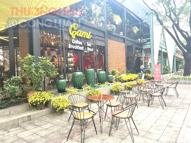 Quán cà phê tại khu đô thị sinh thái Golden Hills chuẩn bị đón Tết