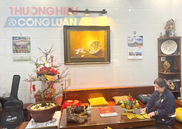 Chị Nguyễn Thị Phương Nga, ở đường A 02, trang trí phóng khách để đón xuân về