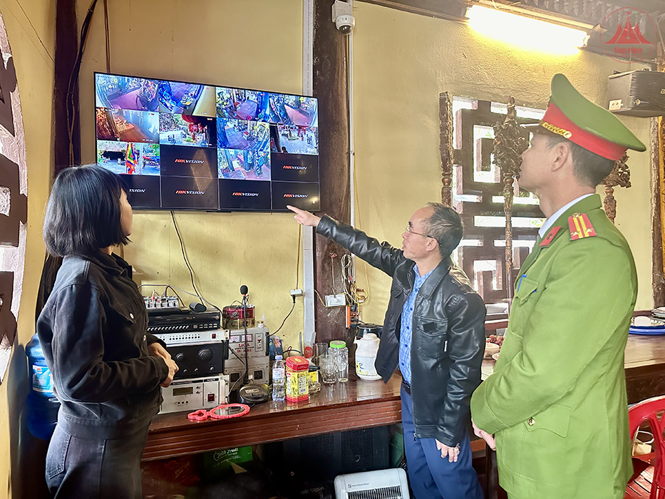 Lực lượng Công an thị trấn Đại Đình (Tam Đảo) làm tốt công tác nắm tình hình, bảo đảm an ninh trật tự cho lễ hội Tây Thiên. Lực lượng Công an thị trấn Đại Đình (Tam Đảo) làm tốt công tác nắm tình hình, bảo đảm an ninh trật tự cho lễ hội Tây Thiên.