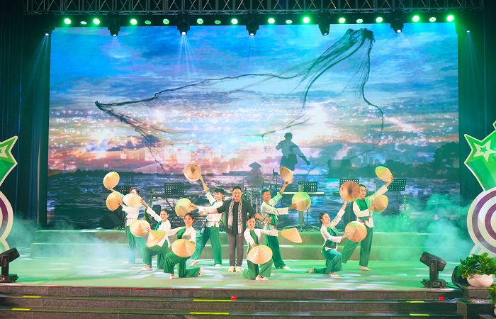 Tuyên truyền sâu rộng truyền thống lịch sử, văn hóa và cách mạng của dân tộc.