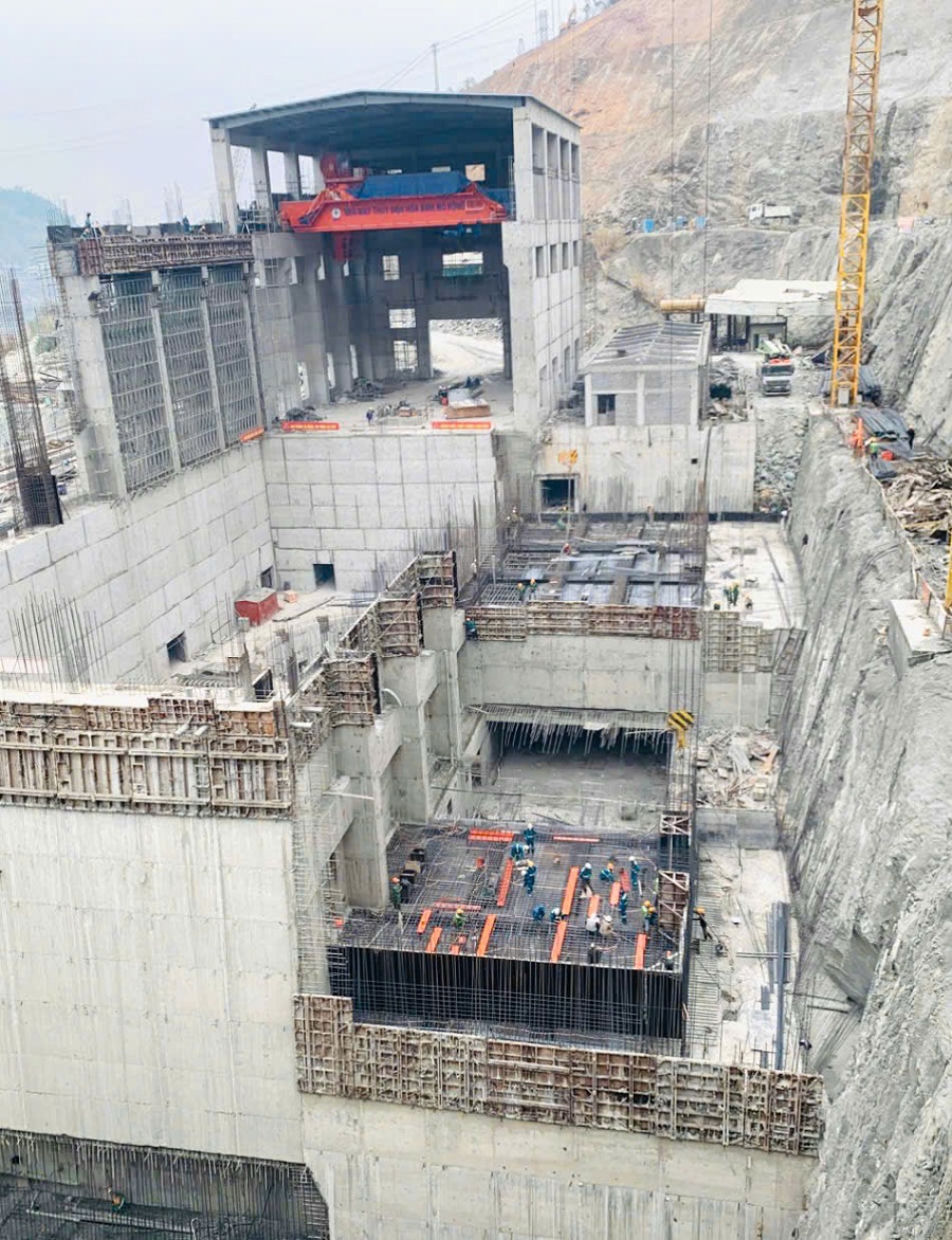 Thi công tại công trường NMTĐ Hòa Bình mở rộng trước thềm Tết Nguyên đán Ất Tỵ