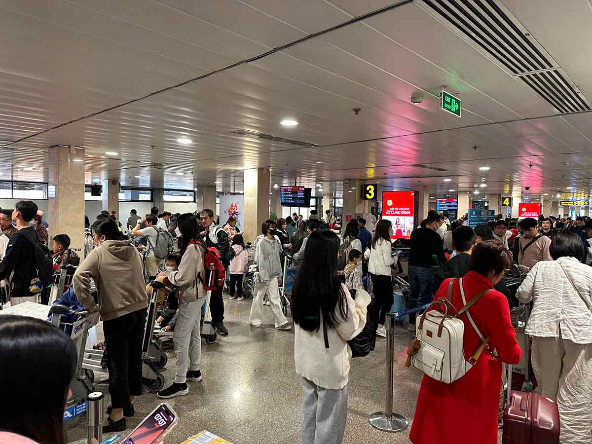 Sân bay Tân Sơn Nhất dự kiến đón hơn 146.300 khách ngày mùng 4 Tết Ất Tỵ