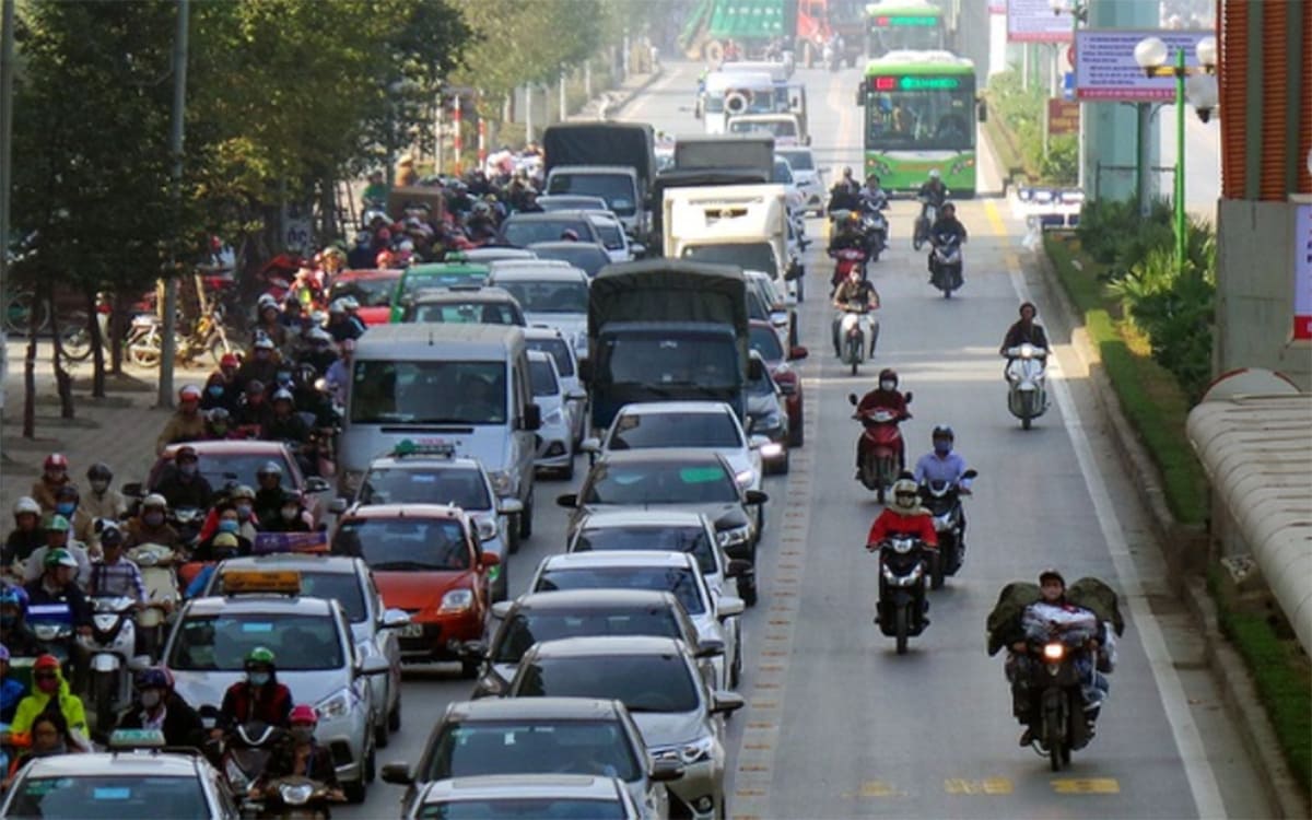 Mức phạt mới nhất năm 2025 cho lỗi chuyển làn đường sai quy định