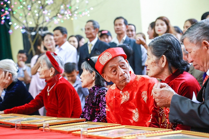 Mức tiền chúc thọ, mừng thọ năm 2025 theo Luật Người cao tuổi là bao nhiêu?