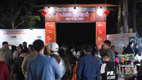 Phiên chợ Âm Dương còn mang ý nghĩa tâm linh, tạo cơ hội cho người chết và người sống gặp nhau, trở thành hình thức sinh hoạt văn hóa mang đậm màu sắc tín ngưỡng dân gian của người dân Kinh Bắc. Phiên chợ Âm Dương còn mang ý nghĩa tâm linh, tạo cơ hội cho người chết và người sống gặp nhau, trở thành hình thức sinh hoạt văn hóa mang đậm màu sắc tín ngưỡng dân gian của người dân Kinh Bắc.