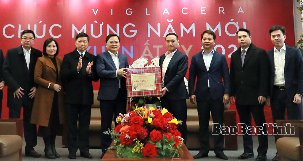 Bí thư Tỉnh uỷ Nguyễn Anh Tuấn chúc Tết cán bộ, nhân viên Công ty.