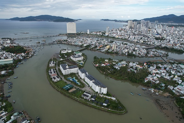Khu du lịch Champa Island Nha Trang, nằm giữa sông Cái gần Tháp Bà Ponagar, một trong những khu du lịch đẹp nhất tại Trung tâm thành phố Nha Trang