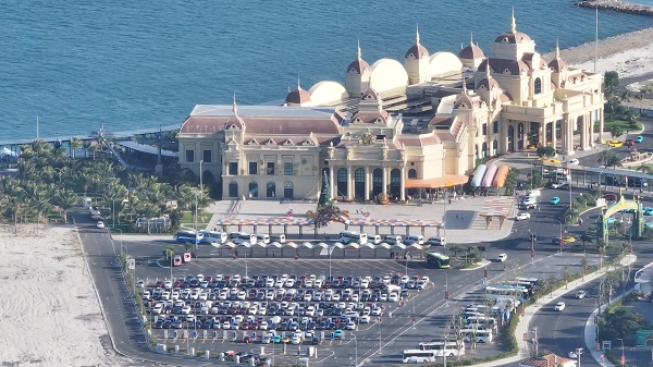 Xe của khách du lịch gửi tại khu ga cáp treo Vinpearl để qua tham quan Vinpearl Land