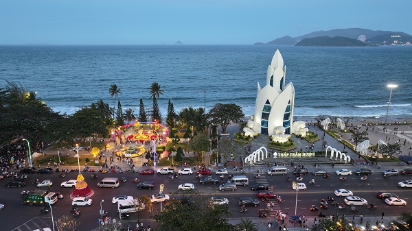 Khu vựa Quảng trường 2-4 và Tháp Trầm Hương- Nha Trang trong dịp Tết Ất Tỵ