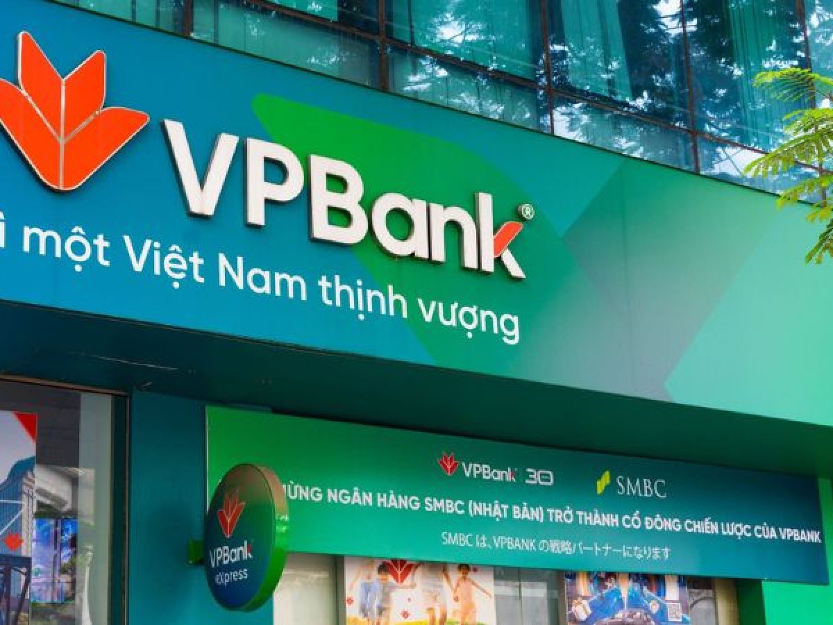 Một lãnh đạo VPBank chi hàng trăm tỷ mua cổ phiếu VPB