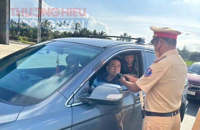 Lực lượng CSGT toàn tỉnh Đắk Lắk xuyên tết bảo đảm trật tự an toàn giao thông