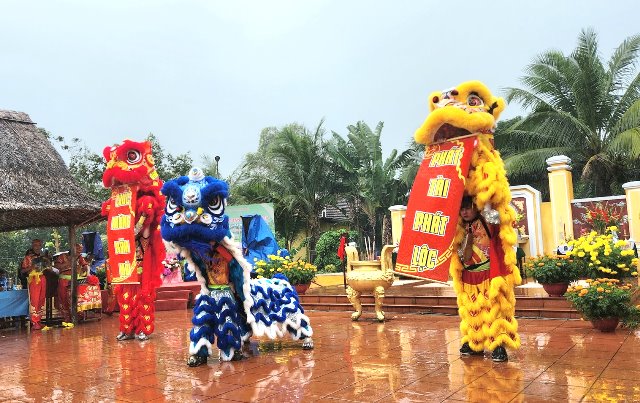 Múa lân cầu năm mới phát tài, may mắn tại lễ hội.