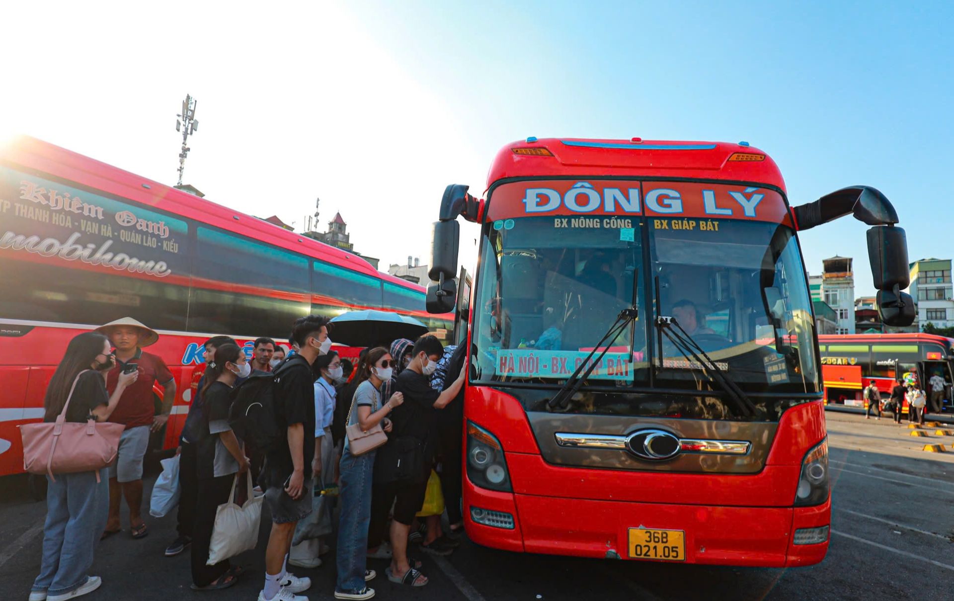 Hà Nội: Lượng khách đi lại tại các bến xe trong dịp Tết tăng 300% - 400% 