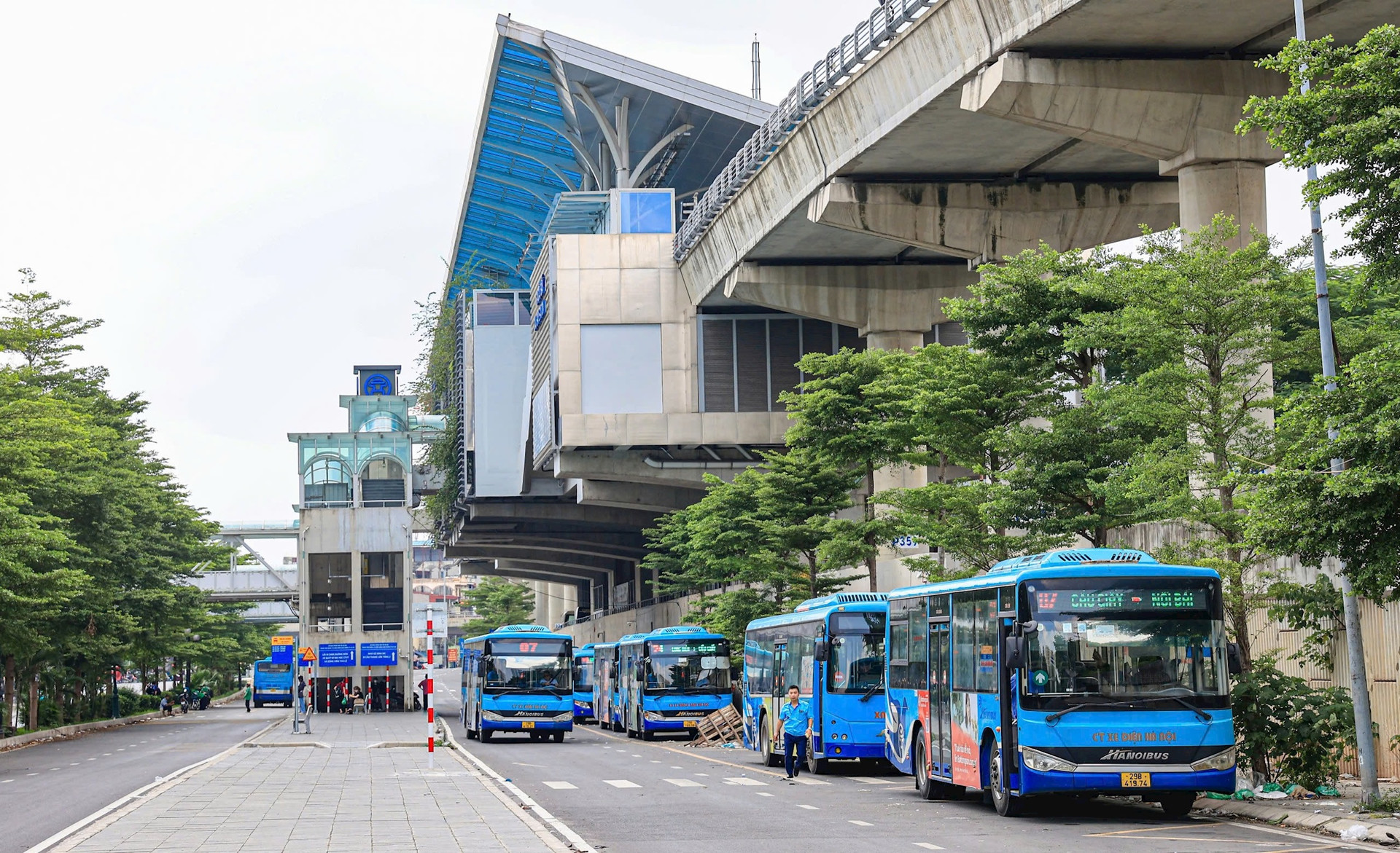 Mạng lưới xe buýt đã “phủ sóng” đến 30/30 quận, huyện, thị xã của Hà Nội.