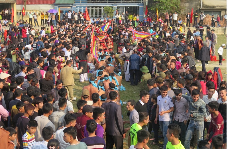 Nghi lễ và trò chơi kéo co Hữu Chấp đã được UNESCO công nhận là Di sản văn hóa phi vật thể đại diện của nhân loại.