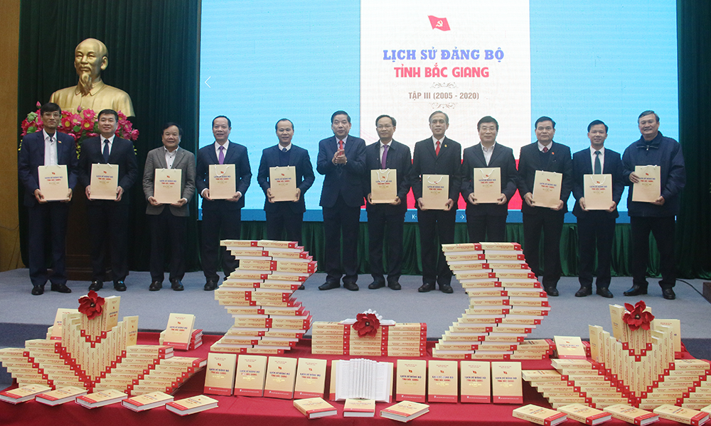 Ra mắt cuốn sách Lịch sử Đảng bộ tỉnh Bắc Giang tập III và triển khai Cuộc thi trực tuyến tìm hiểu lịch sử Đảng bộ tỉnh