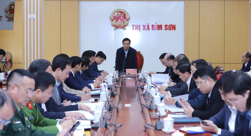 Bí thư Tỉnh ủy Nguyễn Doãn Anh chủ trì buổi làm việc với lãnh đạo chủ chốt thị xã Bỉm Sơn.