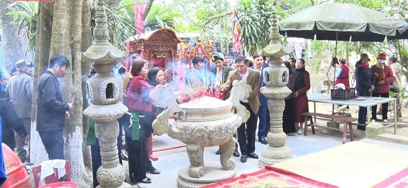 Lễ hội khai hạ suối cá thần Cẩm Lương