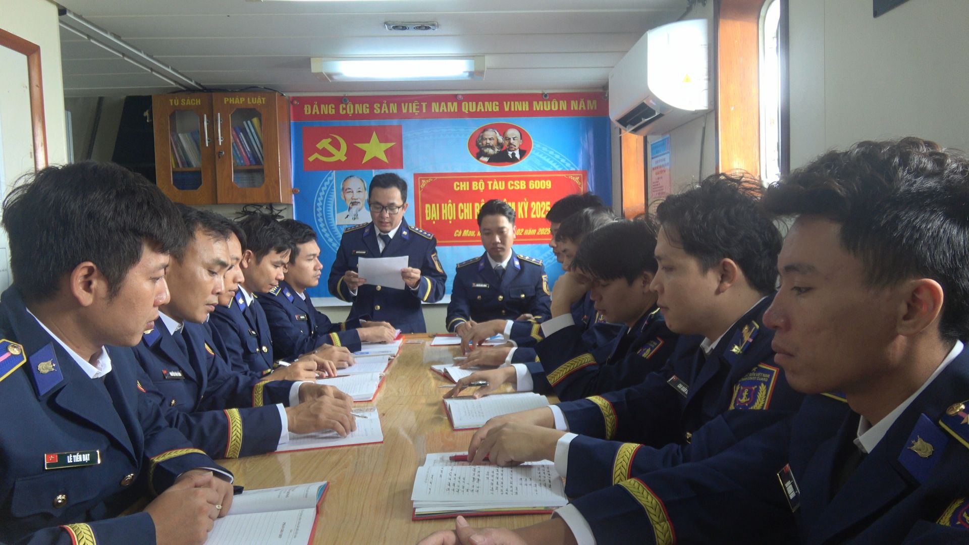 Quang cảnh Đại hội chi bộ Tàu CSB 6009