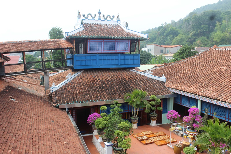 Lầu Phật, Di tích Nhà Lớn Long Sơn