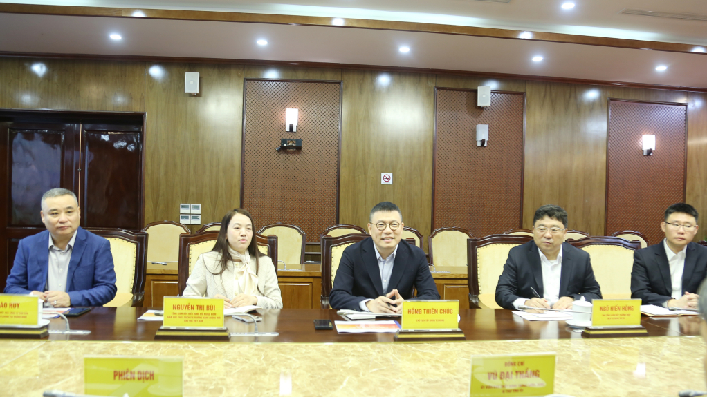 Ông Hồng Thiên Chúc, Chủ tịch Tập đoàn Texhong phát biểu tại buổi tiếp và làm việc.