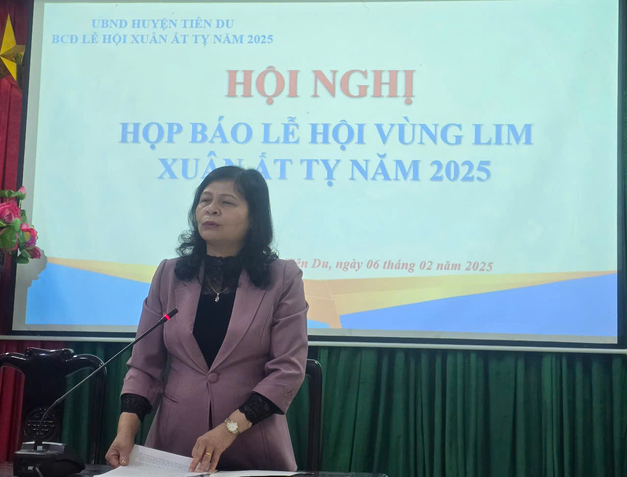 Bà Nguyễn Thị Hào phát biểu tại buổi họp báo.