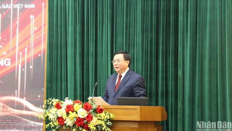 Đồng chí Nguyễn Xuân Thắng, Ủy viên Bộ Chính trị, Giám đốc Học viện Chính trị Quốc gia Hồ Chí Minh, Phó Trưởng Ban Chỉ đạo 35 Trung ương phát biểu kết luận cuộc họp