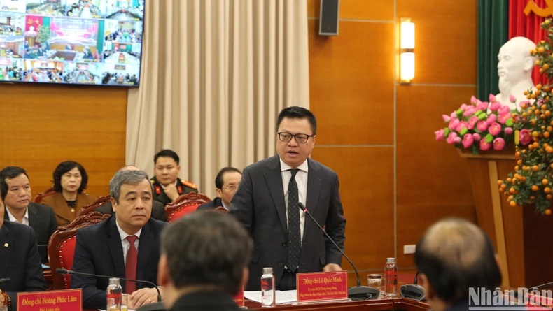 Đồng chí Lê Quốc Minh, Ủy viên Trung ương Đảng, Phó Trưởng Ban Tuyên giáo và Dân vận Trung ương, Tổng Biên tập Báo Nhân Dân, Chủ tịch Hội Nhà báo Việt Nam giải đáp câu hỏi câu hỏi của báo chí liên quan đến chủ đề cuộc thi