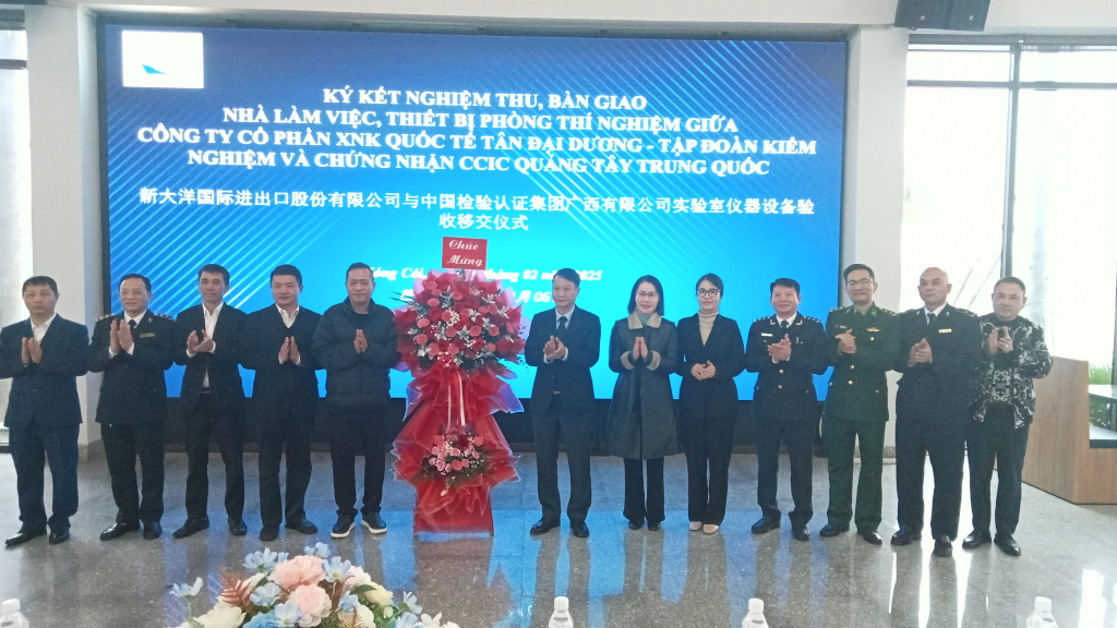 Đưa phòng thí nghiệm, kiểm nghiệm nông sản và thực phẩm tại cửa khẩu cầu Bắc Luân II vào hoạt động