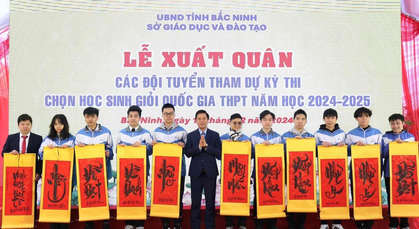 Lễ xuất quân đội tuyển tham dự kỳ thi chọn học sinh giỏi quốc gia năm học 2024-2025.