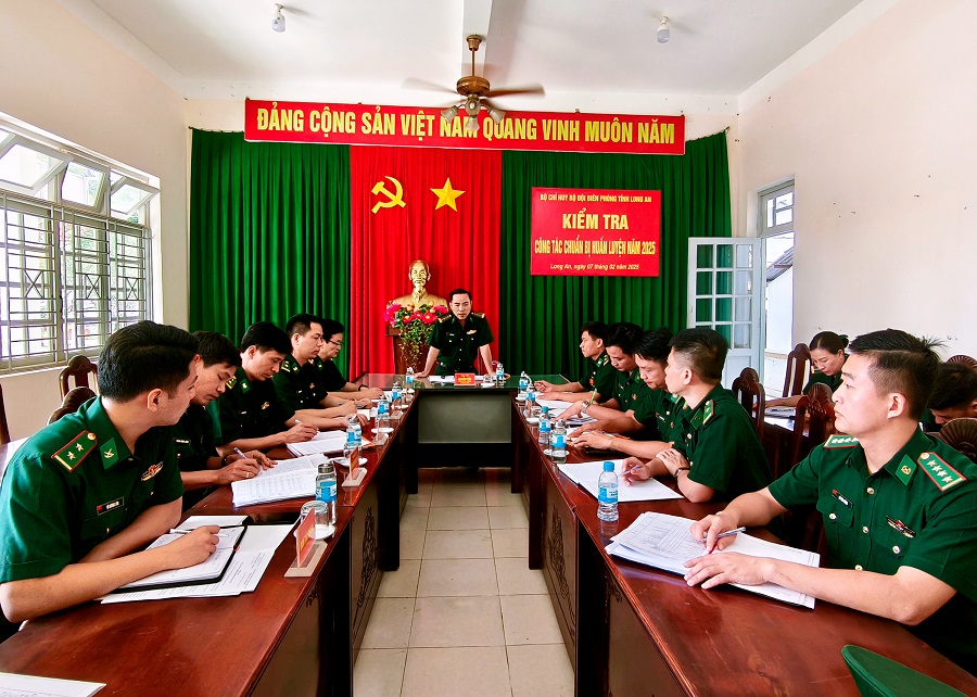 Phó chỉ huy trưởng đã ghi nhận, biểu dương những nỗ lực, cố gắng của Tiểu đoàn Huấn luyện – Cơ động trong việc khắc phục khó khăn, hoàn thành tốt công tác chuẩn bị và đón nhận chiến sĩ mới