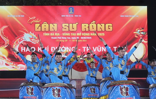 Màn trình diễn trống hội của Đội Hào Khí Đường (Tp. Vũng Tàu)