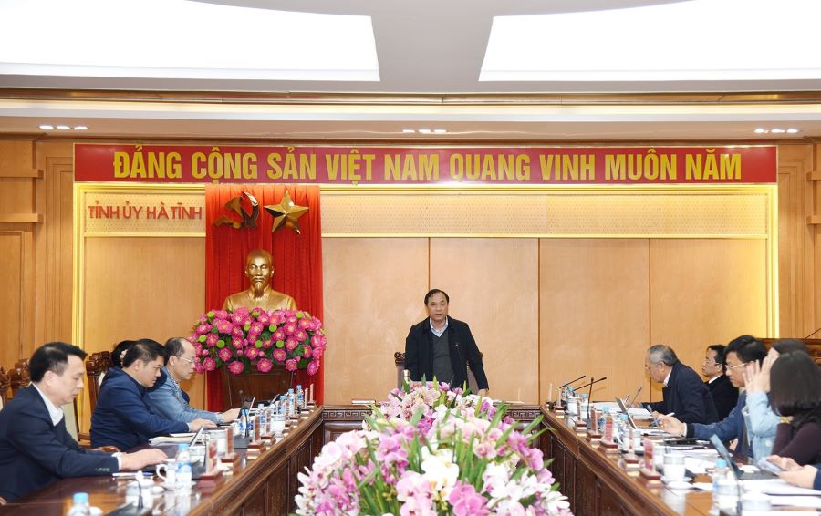 Phó Chủ tịch tỉnh và Trưởng ban Tổ chức Tỉnh ủy Hà Tĩnh xin nghỉ hưu trước tuổi