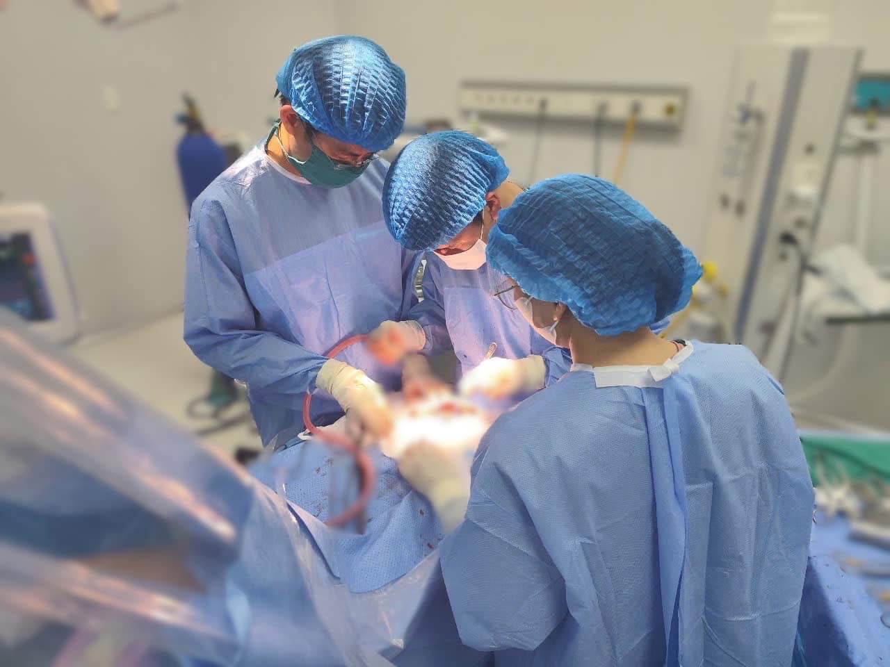 Bệnh viện Nhi Thái Bình cấp cứu kịp thời bệnh nhi bị tụ máu nội sọ do chấn thương sọ não