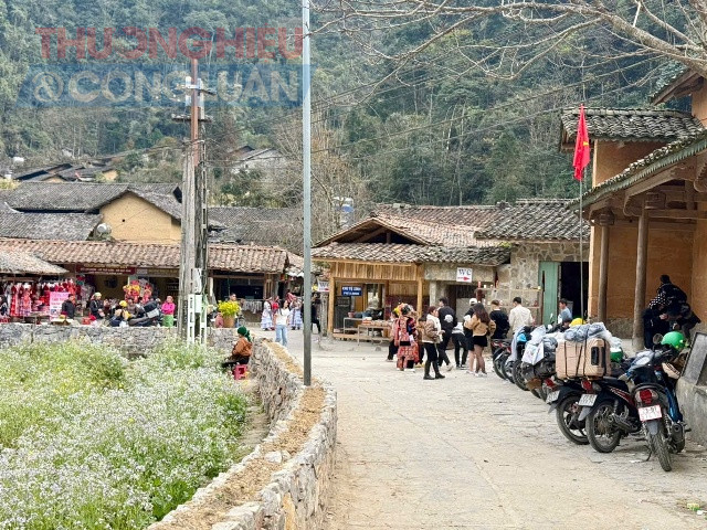 Làng văn hóa Lũng Cẩm mang đậm dấu ấn văn hóa của người Mông.