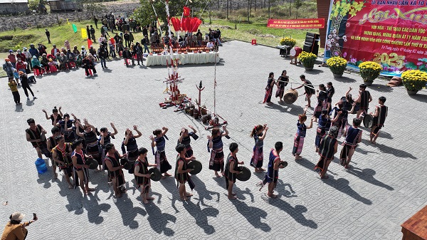 11. Liên hoan cồng chiêng ( gồm 6 đội: Làng Sơ Tơr, làng Đầm Khơng, làng Đắk Pơkao, làng Kúk Tung, làng Leng, làng Klếch)