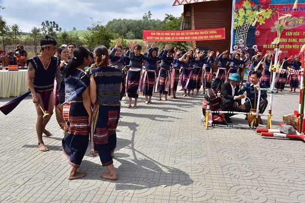 14. Liên hoan cồng chiêng ( gồm 6 đội: Làng Sơ Tơr, làng Đầm Khơng, làng Đắk Pơkao, làng Kúk Tung, làng Leng, làng Klếch)