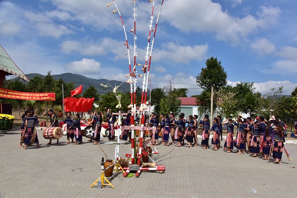 15. Liên hoan cồng chiêng ( gồm 6 đội: Làng Sơ Tơr, làng Đầm Khơng, làng Đắk Pơkao, làng Kúk Tung, làng Leng, làng Klếch)