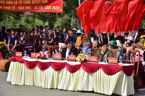 5. Đại biểu đến dự Hội xuân