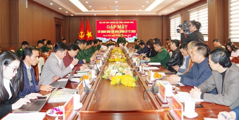 Toàn cảnh buổi gặp mặt. Toàn cảnh buổi gặp mặt.